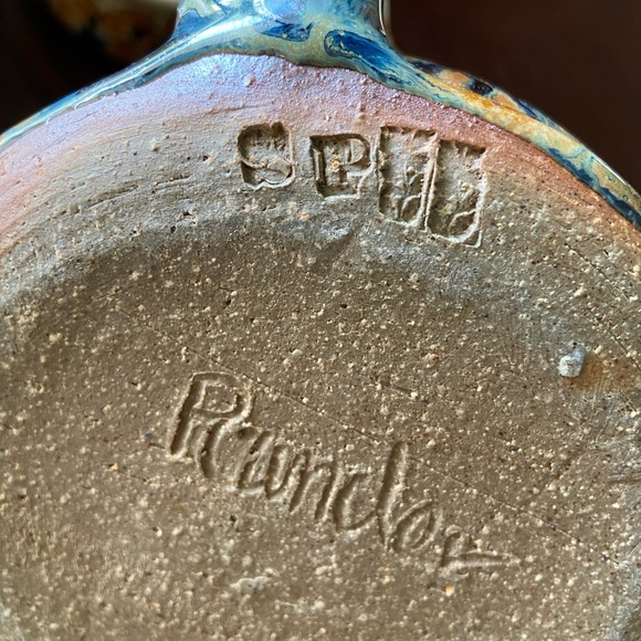 Set of 6 Studio Pottery large Handled Bowls or Shallow Large Mug Signed & Stamp - Picture 6 of 12